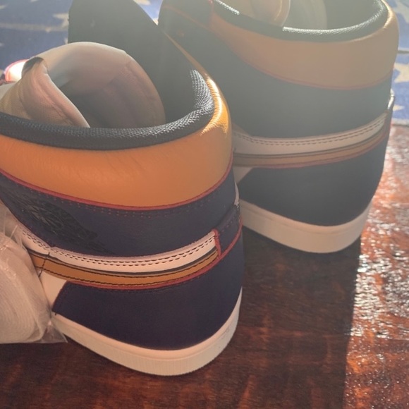 Nike Air Jordan 1 High OG LA to Chicago - Picture 4 of 8